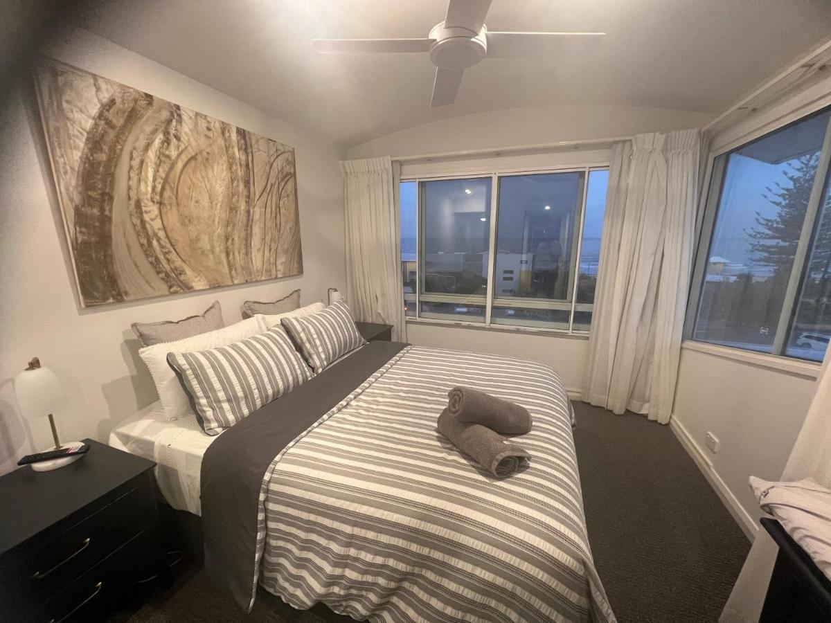 Ocean View - Alexandra Headlands Beachfront Unit Eksteriør billede
