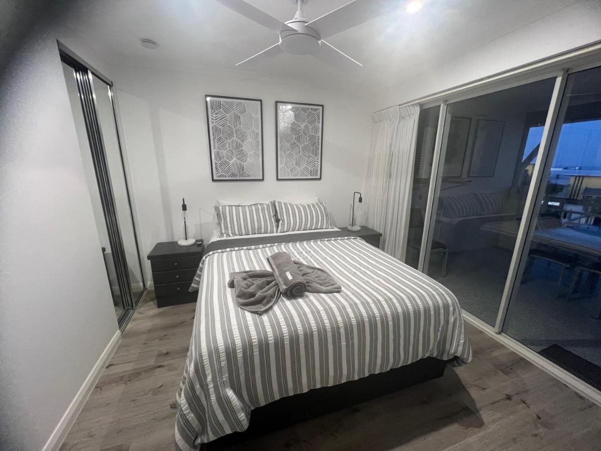 Ocean View - Alexandra Headlands Beachfront Unit Eksteriør billede