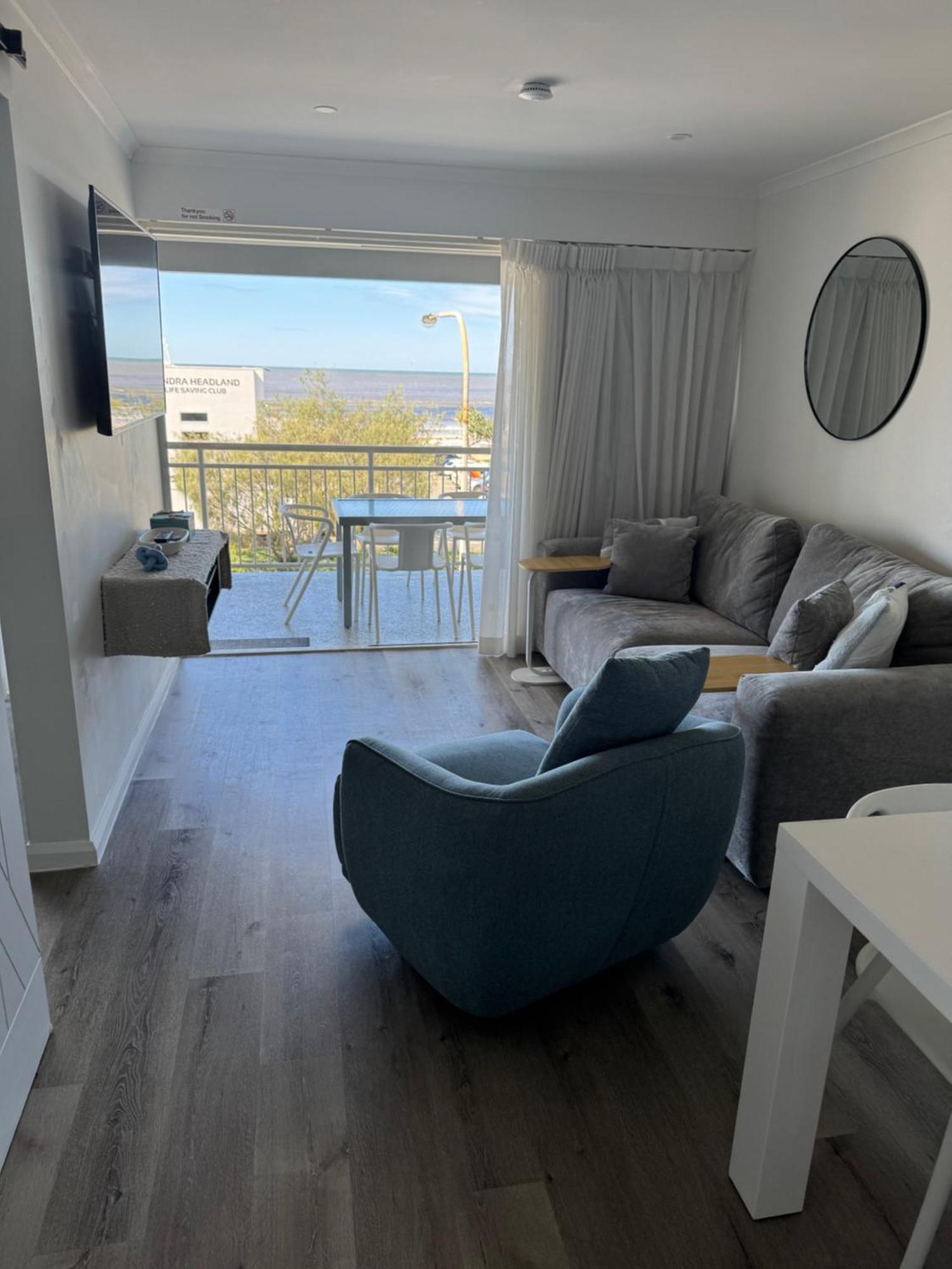 Ocean View - Alexandra Headlands Beachfront Unit Eksteriør billede