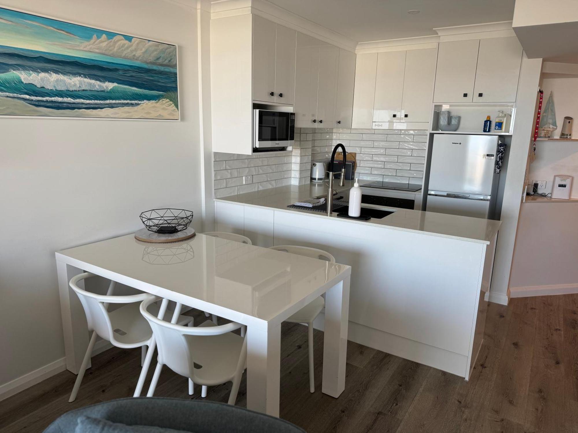 Ocean View - Alexandra Headlands Beachfront Unit Eksteriør billede
