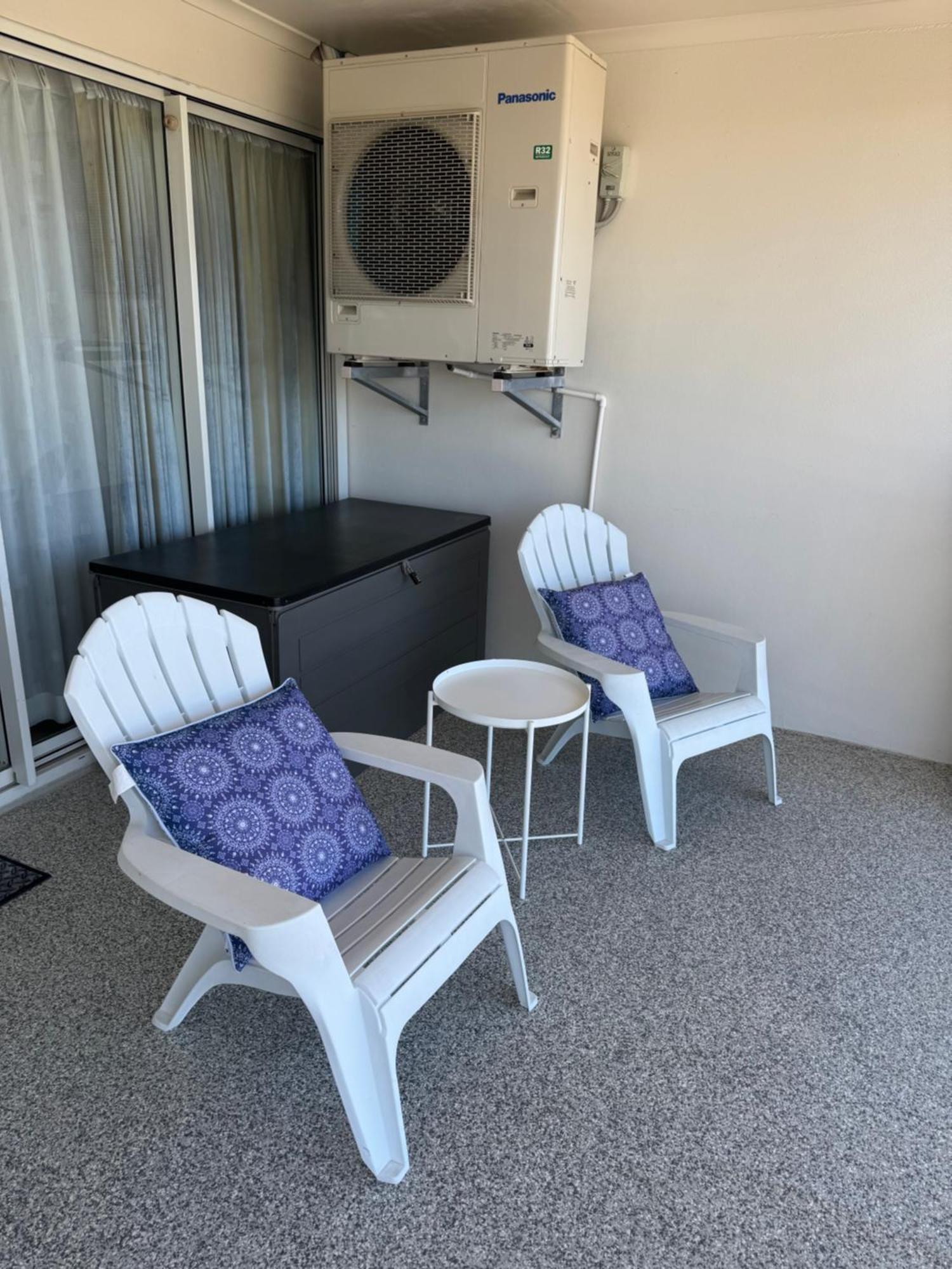 Ocean View - Alexandra Headlands Beachfront Unit Eksteriør billede